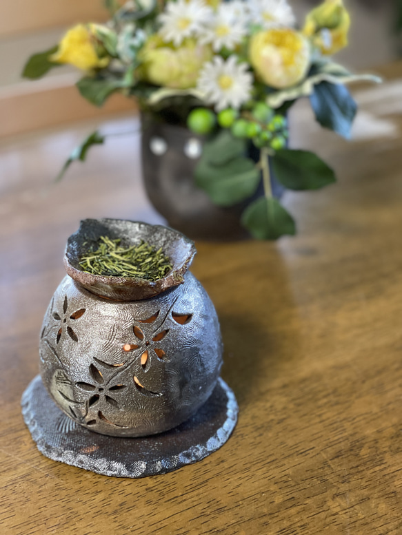 【再販】お茶の香りと可愛いお花の灯りが楽しい焼き締め茶香炉3点セット 17枚目の画像