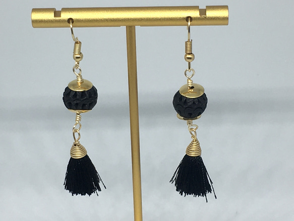 メキシコで買い付けしたハンドメイド・クレイピアス(黒色) 4枚目の画像