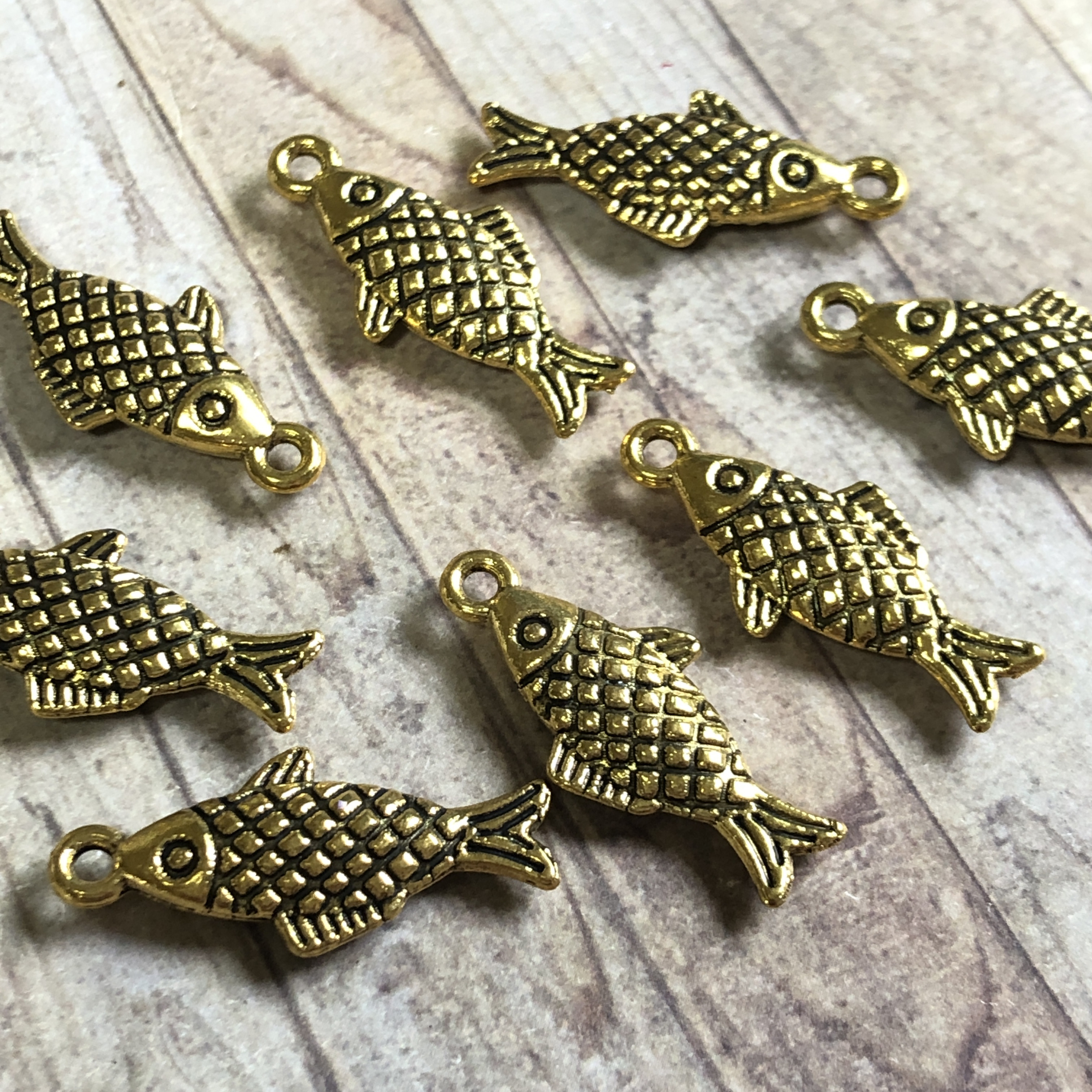 ゴールド 魚 チャーム 8個 セット チャーム ギルドバイピー