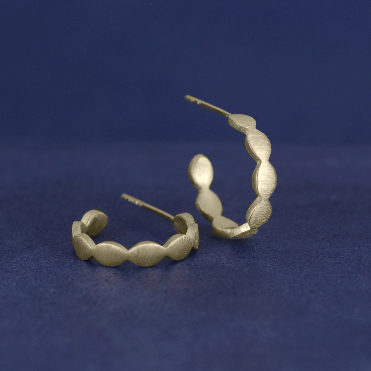 【K10YG】 マーキスシェイプのフープピアス