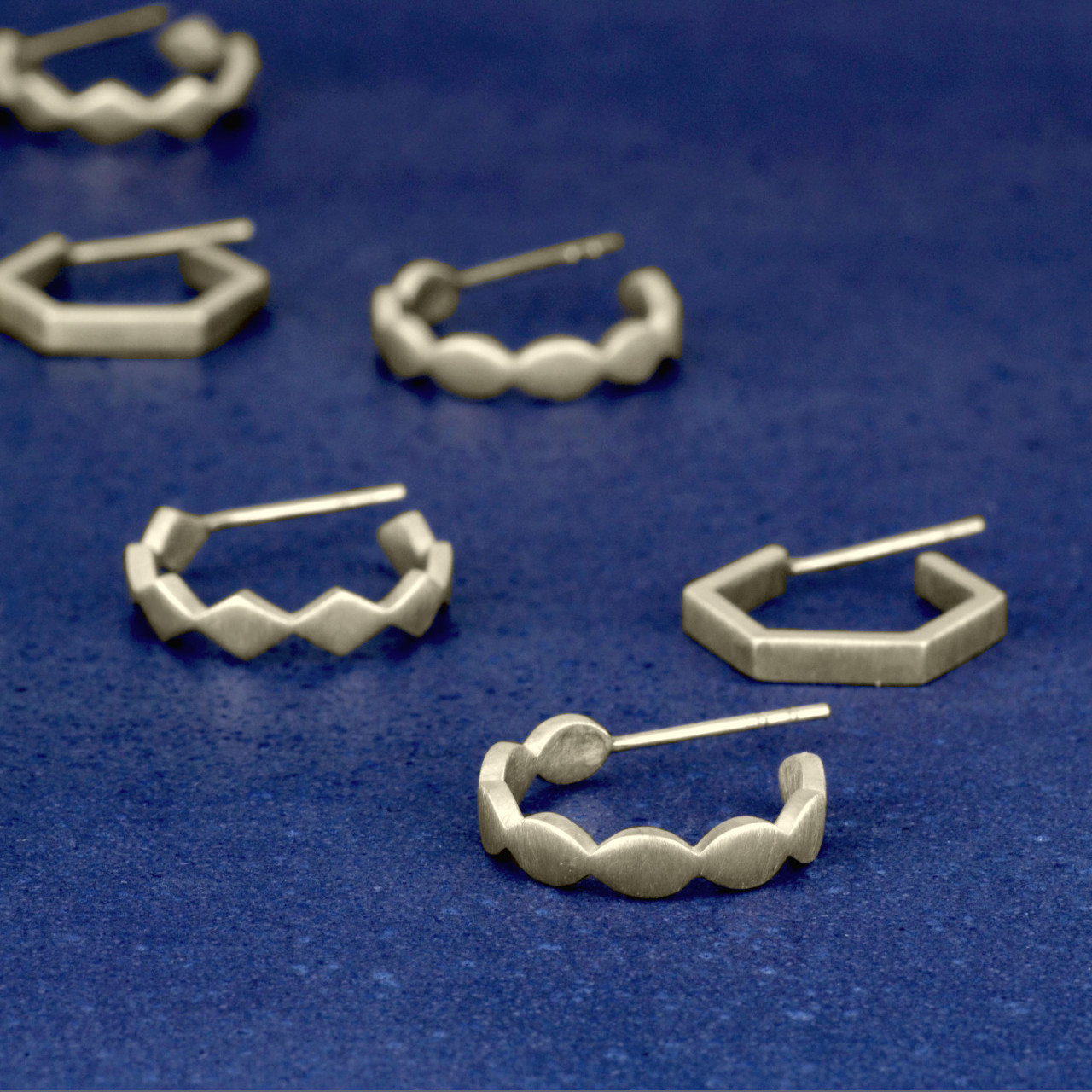 【K10YG】 マーキスシェイプのフープピアス