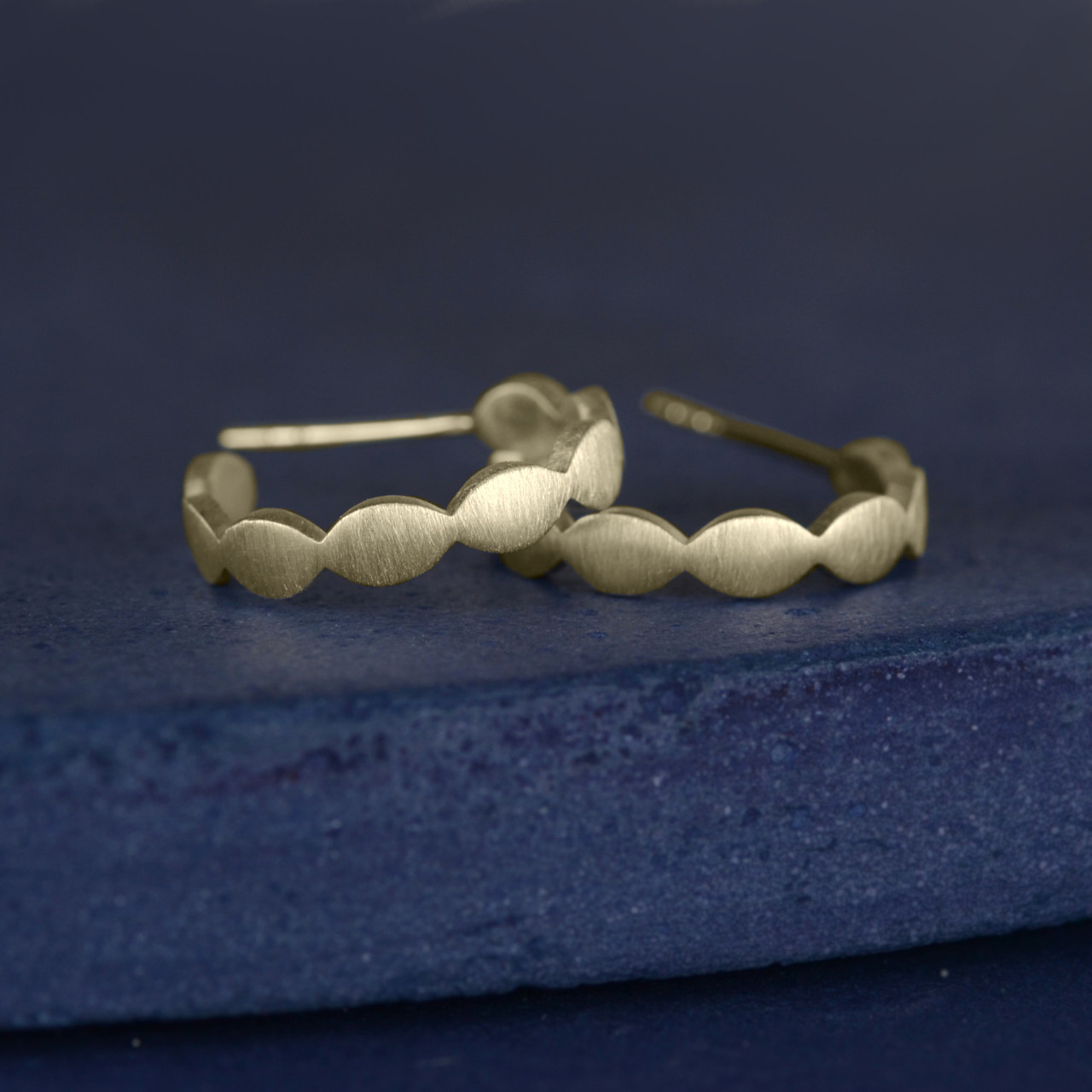 【K10YG】 マーキスシェイプのフープピアス