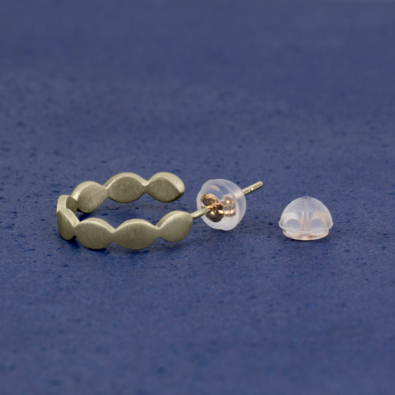 【K10YG】 マーキスシェイプのフープピアス