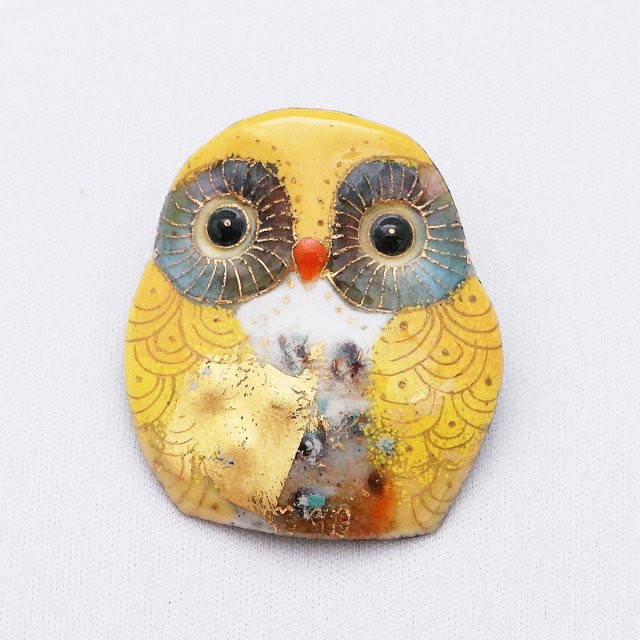 ふくろう（中／黄）の七宝焼ブローチ【受注制作】