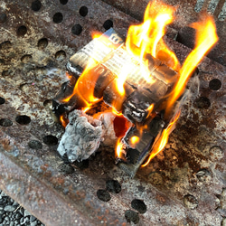 焚き火用薪セット「バラ薪君」（1kg・100個入） 8枚目の画像