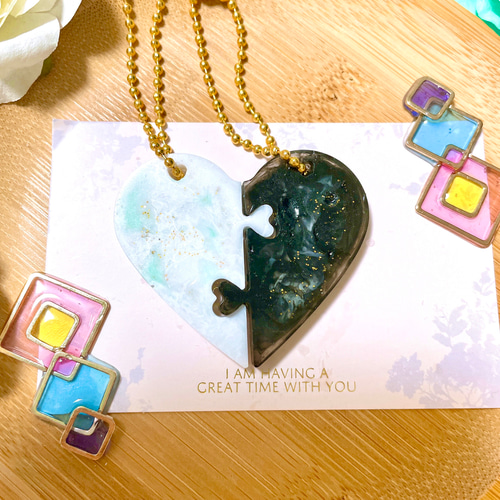 ハート♡のペアキーホルダー(白×黒) その他アクセサリー
