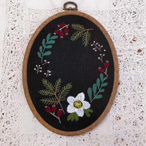 小さなお花の刺繍飾り【クリスマスローズ2】 10枚目の画像