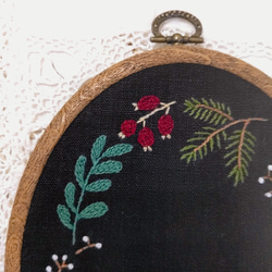 小さなお花の刺繍飾り【クリスマスローズ2】 4枚目の画像