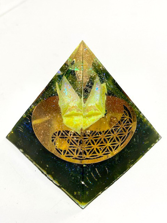 オルゴナイト　ピラミッド　神聖幾何学模様　折り鶴　グリーン 3枚目の画像