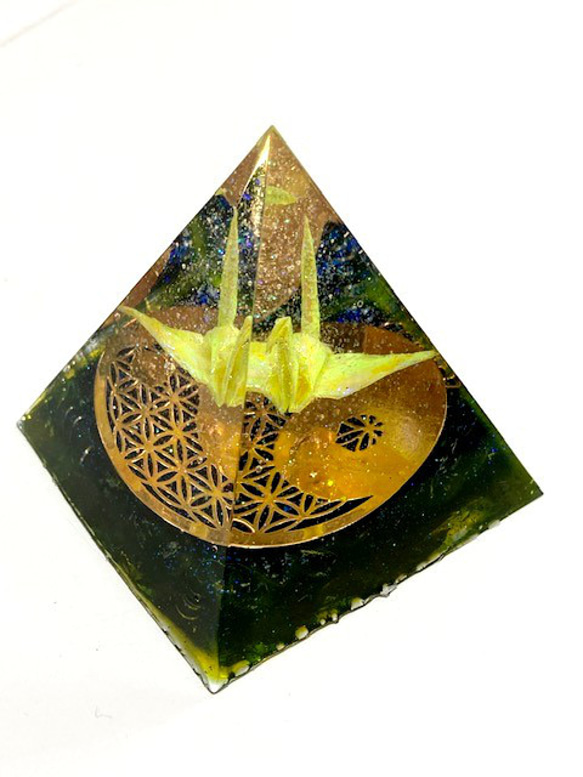 オルゴナイト　ピラミッド　神聖幾何学模様　折り鶴　グリーン 4枚目の画像