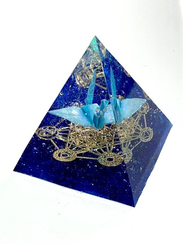 オルゴナイト　ピラミッド　神聖幾何学模様　折り鶴　ブルー 2枚目の画像