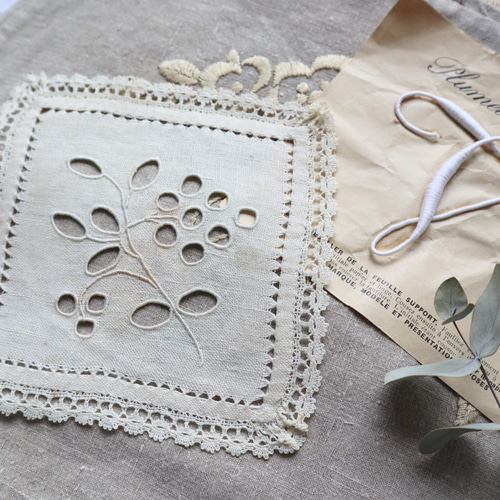 フランス 14㎝ アンティークカットワーク刺繍モチーフ B560 エクリュ