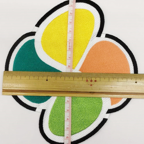 ほぼ実物大〕高齢運転者標識 刺繍ワッペン ワッペン・アップリケ けむ