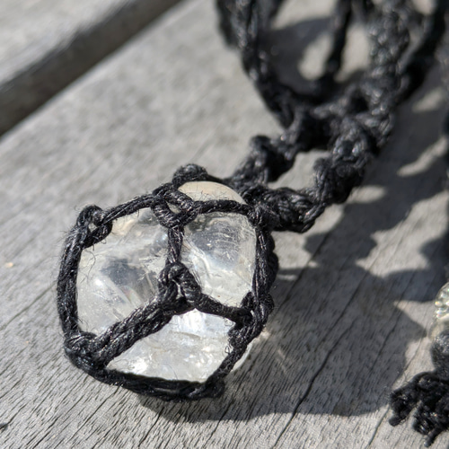 水晶のヘンプペンダント ＊ 天然石 水晶 ヘンプアクセサリー シンプル