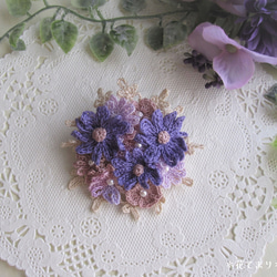 レース編み ヤグルマギクと野の花のブローチ*コサージュ* ブローチ 花