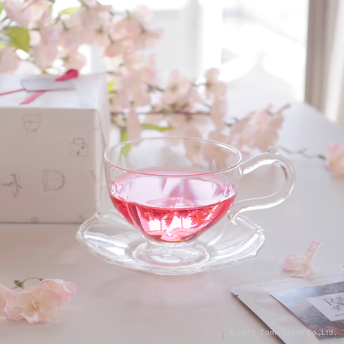 お茶付き】耐熱カップ&ソーサーと赤いハーブティーセット お茶付き】耐熱カップ&ソーサーと赤いハーブティーセット