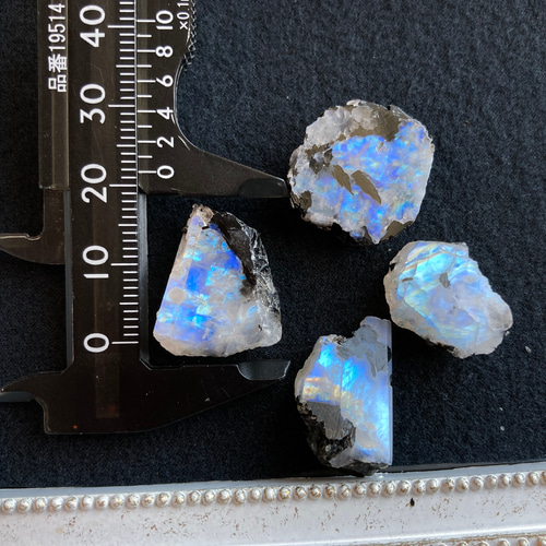 レインボームーンストーン【黒雲母バイオタイト入り】原石SET 4 天然石