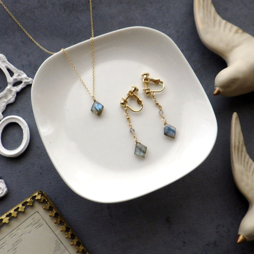 天然石のネックレス □ 揺れるスピカ 7種類展開 □ ブラック