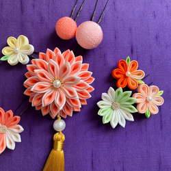 セール　つまみ細工　サーモンピンクの大輪菊と和玉と小花の髪飾り　成人式　七五三　卒業式 1枚目の画像