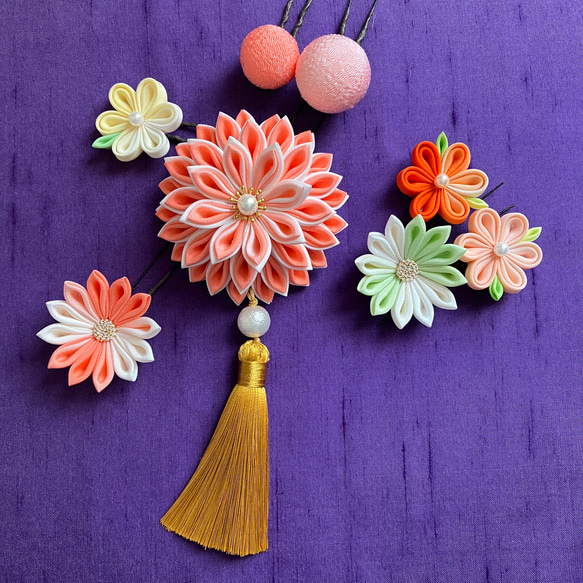 セール　つまみ細工　サーモンピンクの大輪菊と和玉と小花の髪飾り　成人式　七五三　卒業式 6枚目の画像