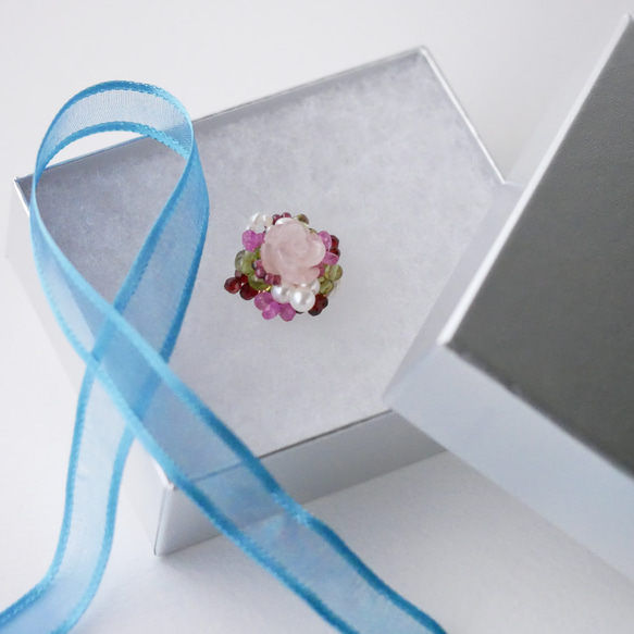 【ちいさな花束ブローチ】１点もの・ローズクォーツ・ピンクサファイヤ・ペリドット・ガーネット・淡水真珠　ブローチ 7枚目の画像
