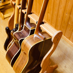 【24時間以内に発送】手作り木工　木製ギタースタンド （チーク） ４本掛け 7枚目の画像