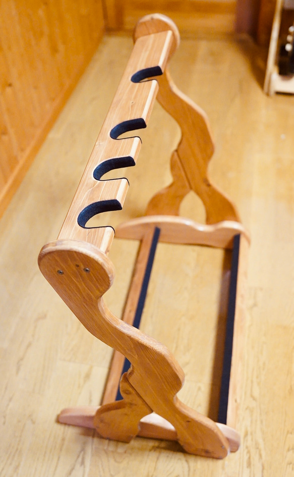 【24時間以内に発送】手作り木工　木製ギタースタンド （チーク） ４本掛け 9枚目の画像