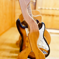 【24時間以内に発送】手作り木工　木製ギタースタンド （チーク） ４本掛け 4枚目の画像