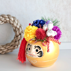 【縁起物】金ダルマのポットに縁起5色（ごしき）のフラワーぎっしりのパワー運気ミニ造花アレンジメント 9枚目の画像