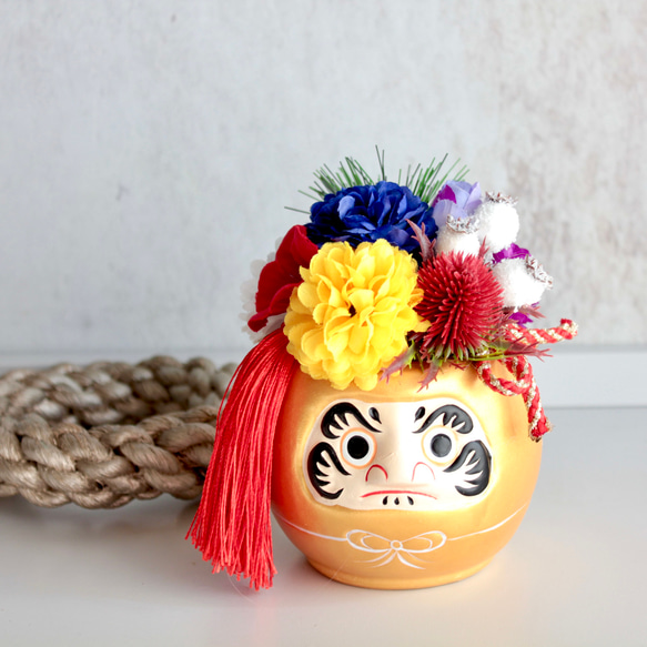 【縁起物】金ダルマのポットに縁起5色（ごしき）のフラワーぎっしりのパワー運気ミニ造花アレンジメント 15枚目の画像