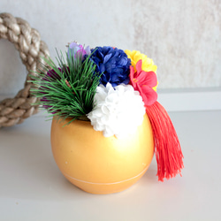 【縁起物】金ダルマのポットに縁起5色（ごしき）のフラワーぎっしりのパワー運気ミニ造花アレンジメント 13枚目の画像