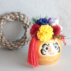 【縁起物】金ダルマのポットに縁起5色（ごしき）のフラワーぎっしりのパワー運気ミニ造花アレンジメント 17枚目の画像