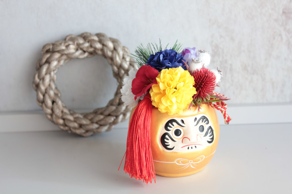 【縁起物】金ダルマのポットに縁起5色（ごしき）のフラワーぎっしりのパワー運気ミニ造花アレンジメント 17枚目の画像