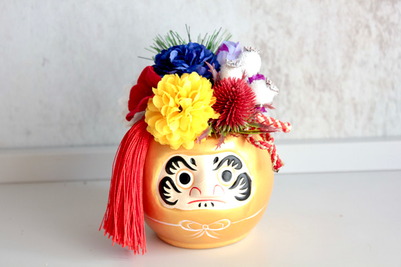 【縁起物】金ダルマのポットに縁起5色（ごしき）のフラワーぎっしりのパワー運気ミニ造花アレンジメント 14枚目の画像