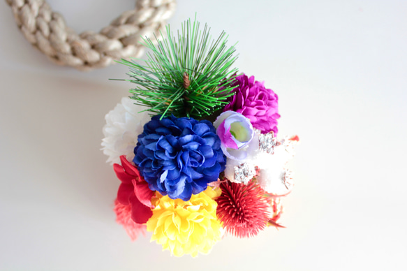 【縁起物】金ダルマのポットに縁起5色（ごしき）のフラワーぎっしりのパワー運気ミニ造花アレンジメント 7枚目の画像