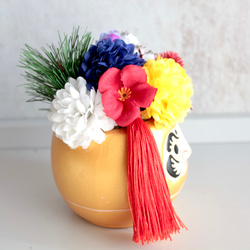 【縁起物】金ダルマのポットに縁起5色（ごしき）のフラワーぎっしりのパワー運気ミニ造花アレンジメント 11枚目の画像