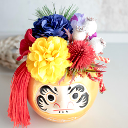 【縁起物】金ダルマのポットに縁起5色（ごしき）のフラワーぎっしりのパワー運気ミニ造花アレンジメント 8枚目の画像