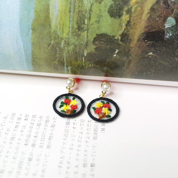 植物#184 台湾固有種 タイトウカマツカ 手刺繍耳飾り イヤリング/ピアス 2枚目の画像