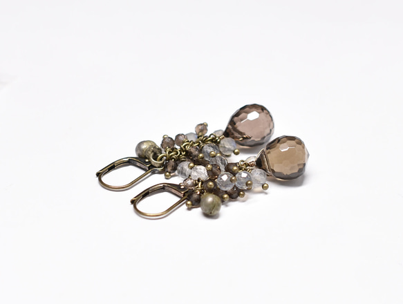 豐滿的煙晶，重度拉長石，Herkimer 鑽石，民族鐘形耳環 第5張的照片