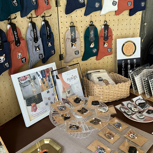 猫さん刺繍といちごとパールのバッグチャーム✩.*˚ その他バッグ Reona