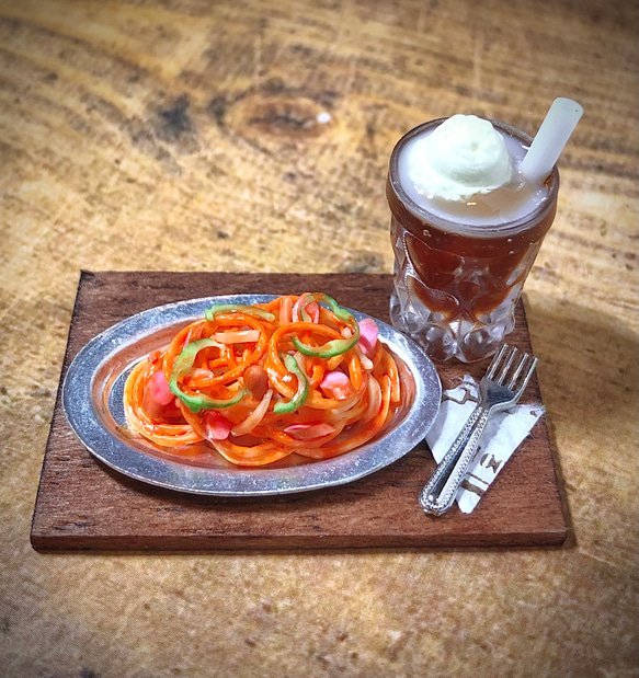昭和の喫茶店♪スパゲッティナポリタンとコーヒーフロートのミニチュア 2枚目の画像