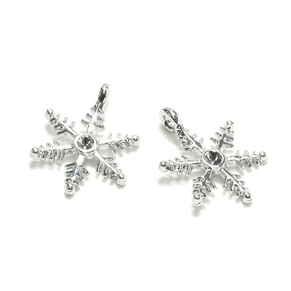 新品【2件】約14毫米精緻雪花圖案銀色吊飾 NF 第2張的照片