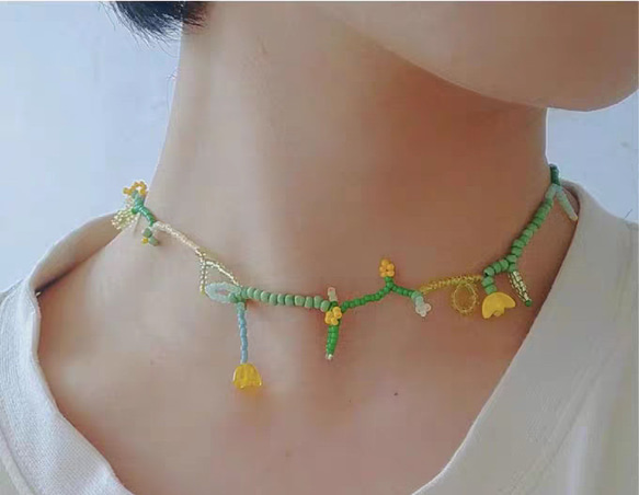 グリーン 花 藤の蔓 黄色い チューリップ ビーズ ネックレス