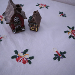 ドイツのクリスマス★赤いキャンドルに火が灯るキャンドルリースの手刺繍 生地 テーブルクロス (ヴィンテージ) 7枚目の画像