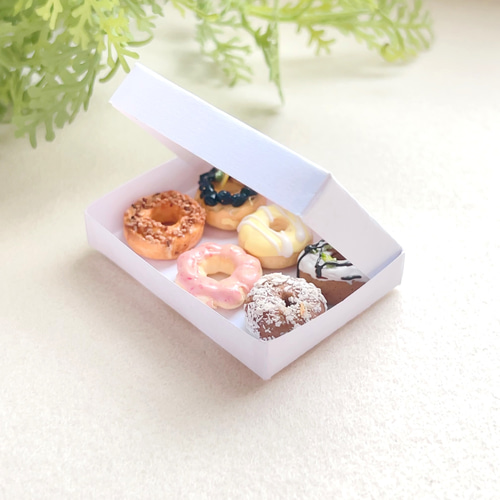 ミニチュアフード】おまかせドーナツセット(箱) その他置物 mifon 通販