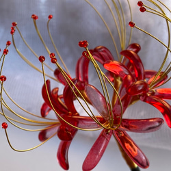 ガラス彼岸花のかんざし　木製一本簪 2枚目の画像