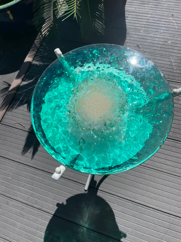 新作　南の島とエメラルドグリーンの海　ホワイトビーチワールド レジン　海の波紋　ガラスサイドテーブルSEA  table 8枚目の画像