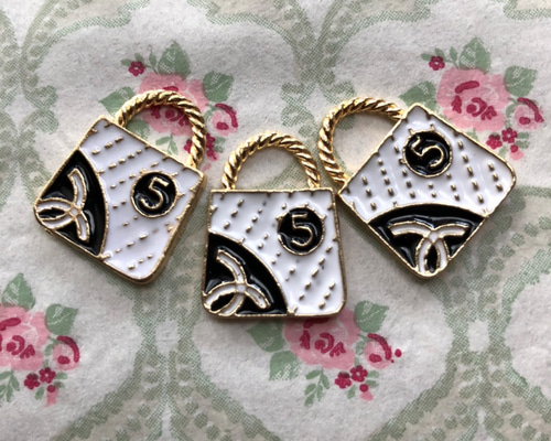 ハイブランドバッグ型アクセサリーパーツ チャーム 白 ハンドメイドや  