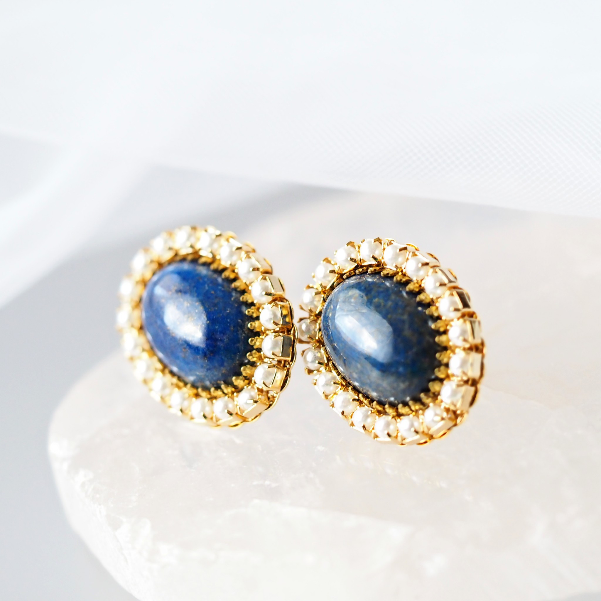 《ラピスラズリとパールチェーンの大粒ピアス》