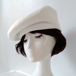 送込　ワンランク上のおしゃれニットベレー帽　ホワイトＭ　58cm 1枚目の画像